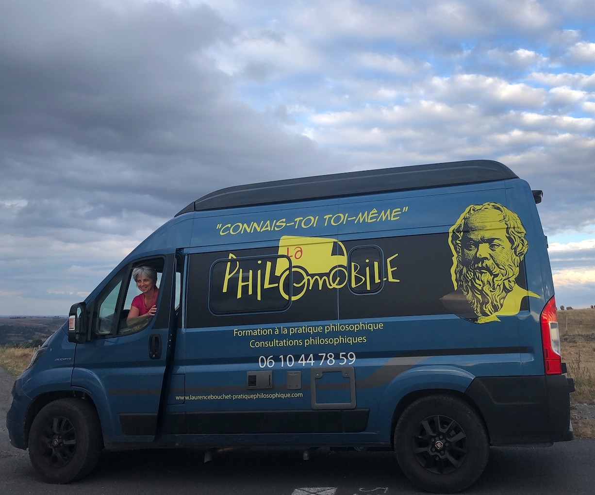 Laurence Bouchet et la Philomobile sur les routes